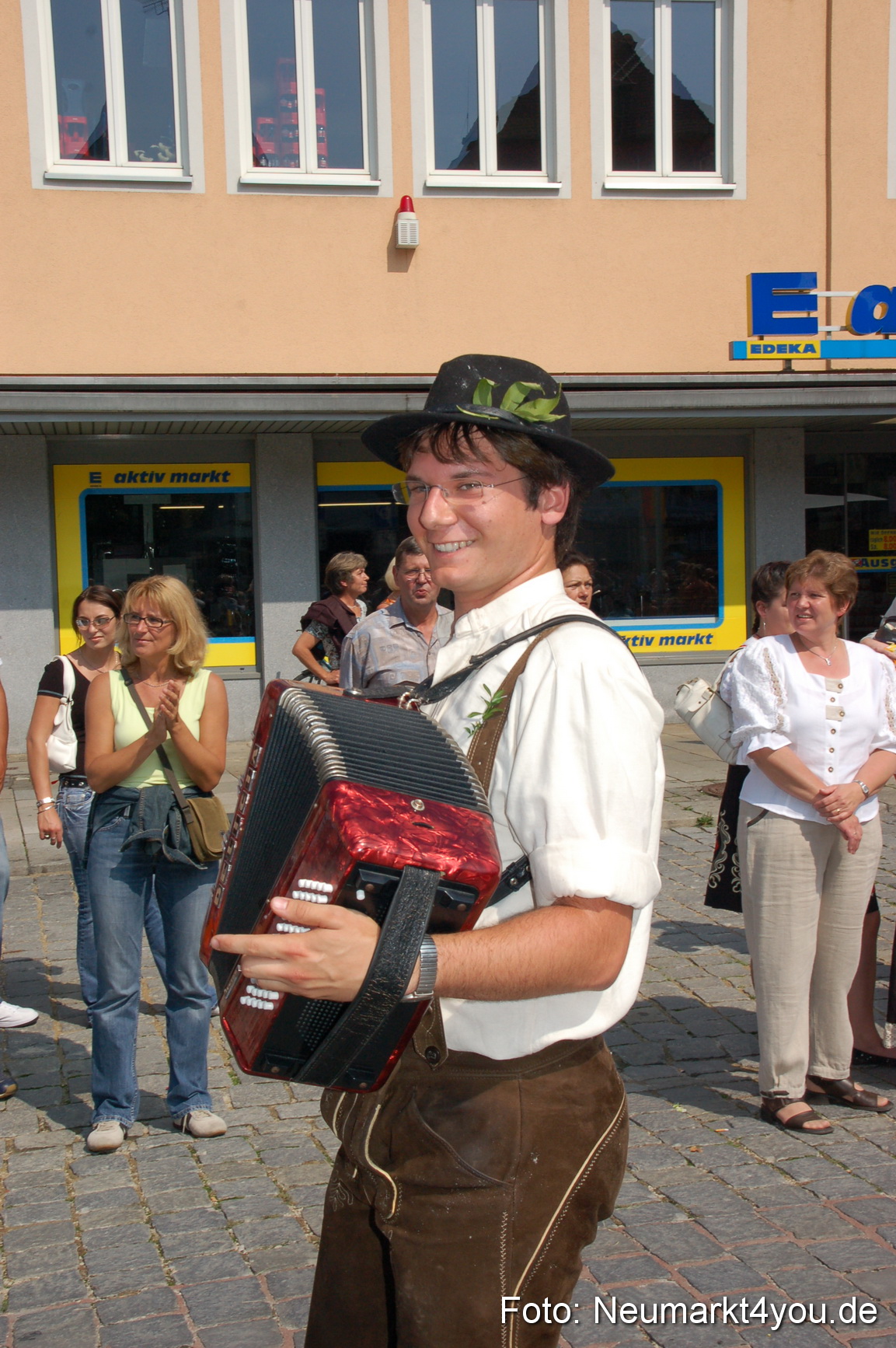 0671 Volksfestzug 120807