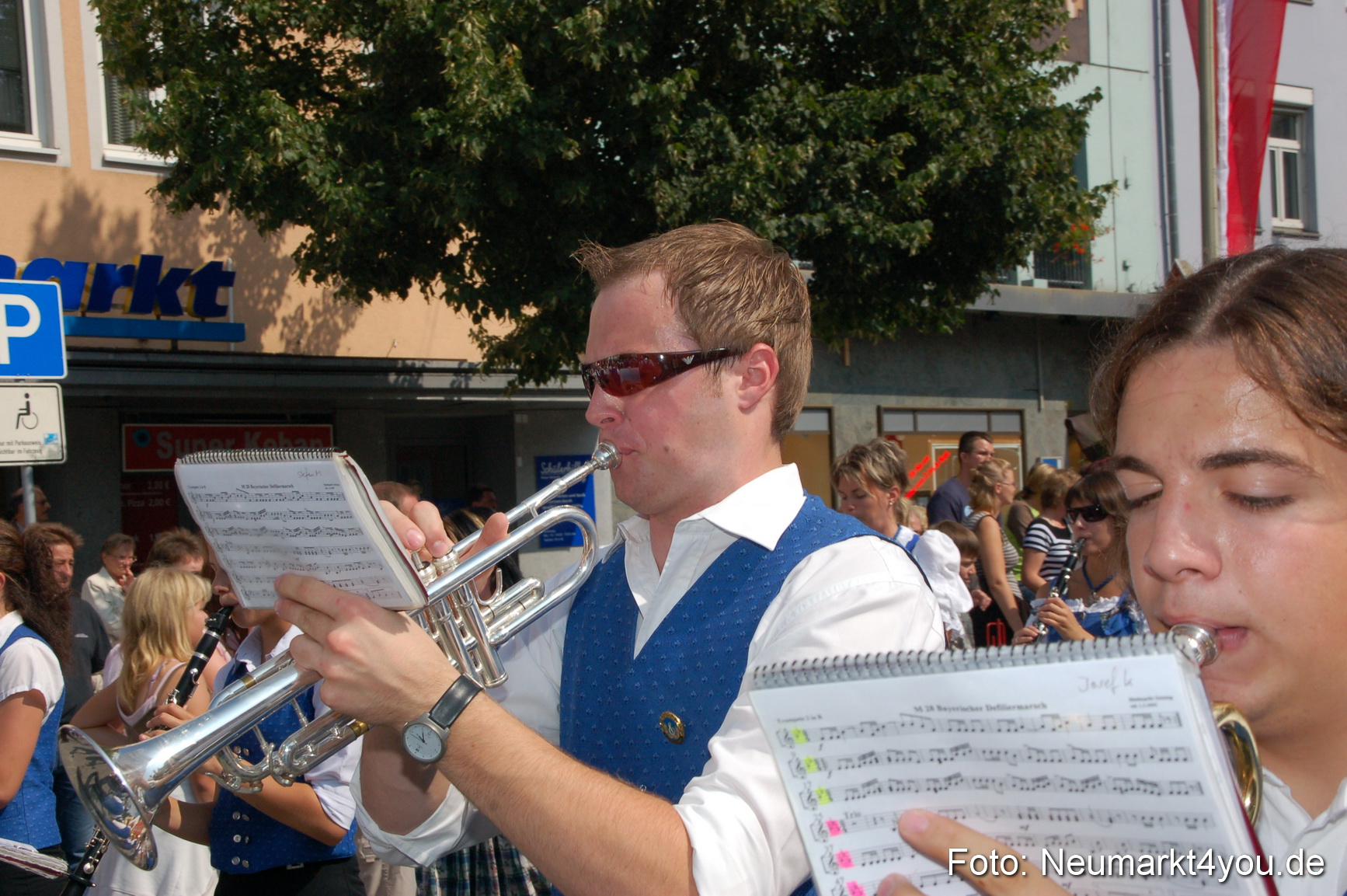 0689 Volksfestzug 120807
