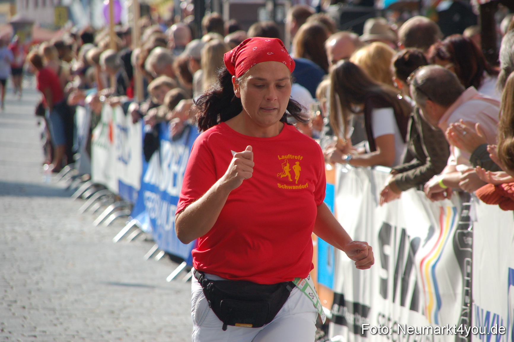 0028 Zieleinlauf Rathaus Neumarkt 160907