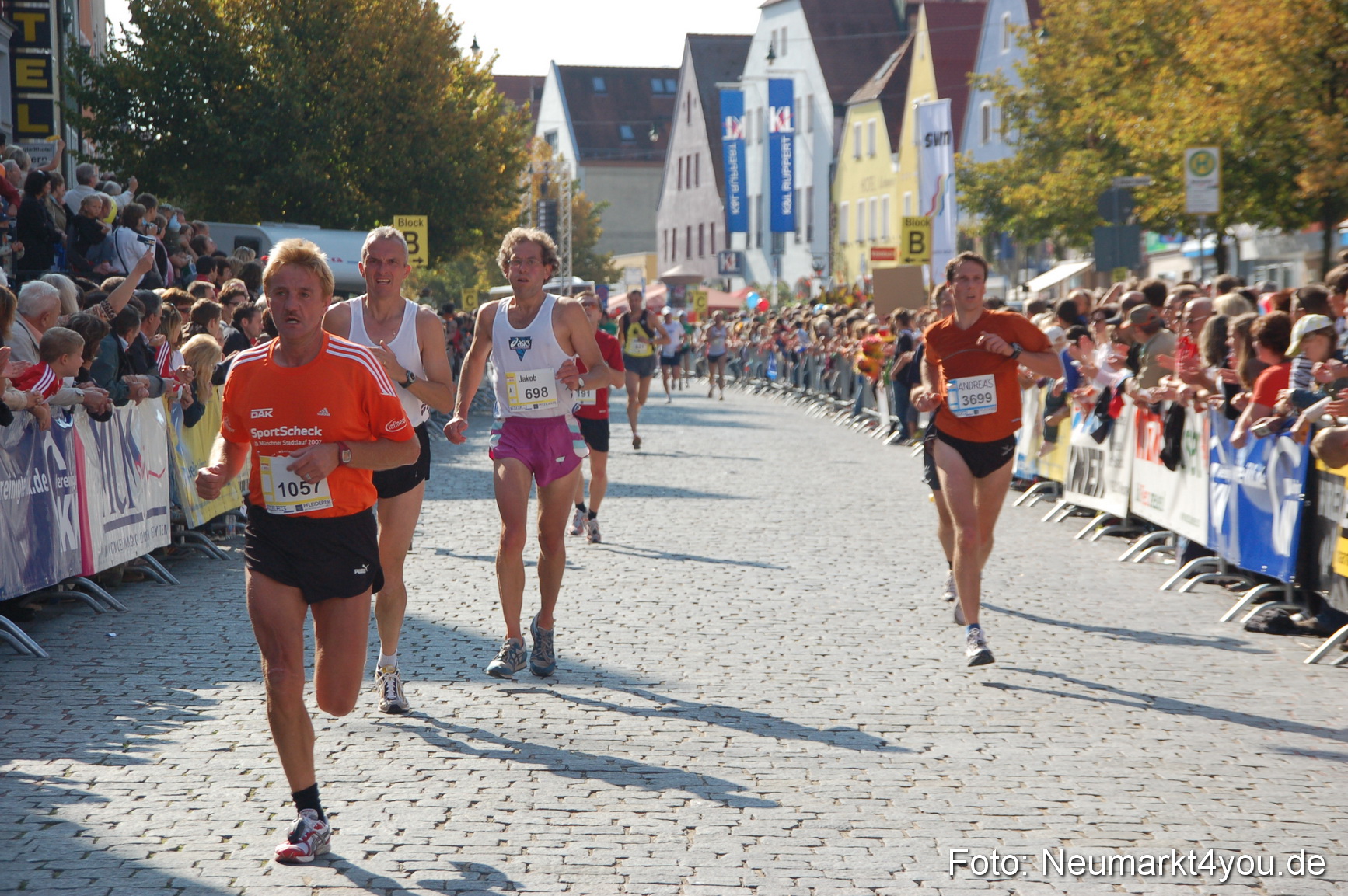 0054 Zieleinlauf Rathaus Neumarkt 160907