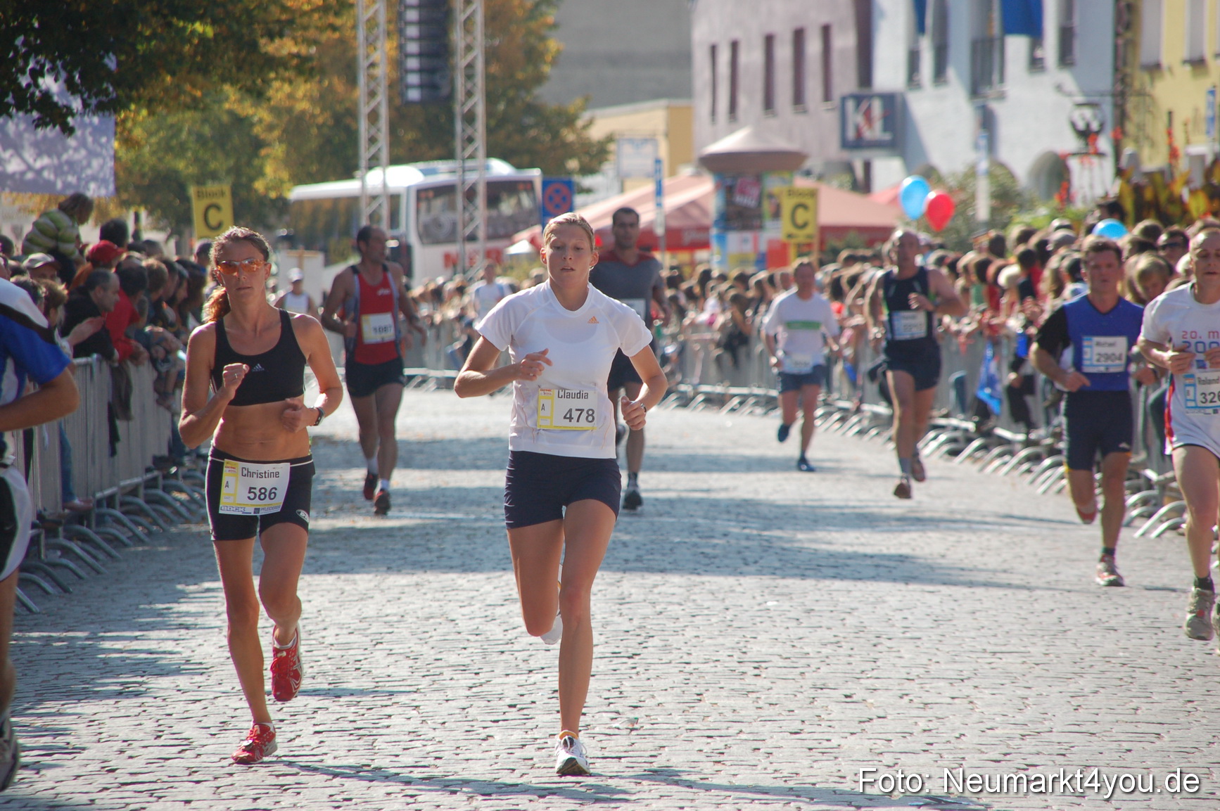 0056 Zieleinlauf Rathaus Neumarkt 160907