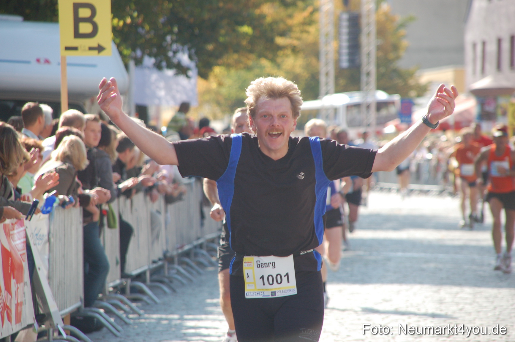 0058 Zieleinlauf Rathaus Neumarkt 160907