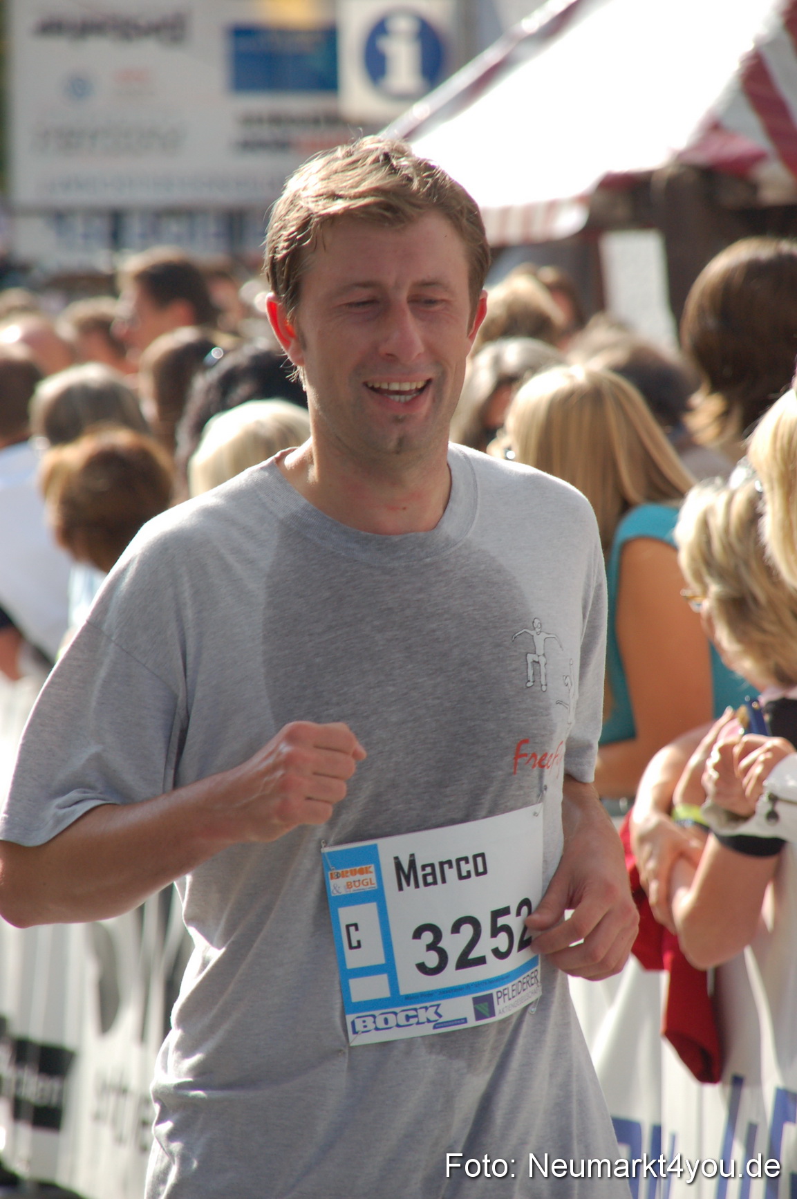 0100 Zieleinlauf Rathaus Neumarkt 160907