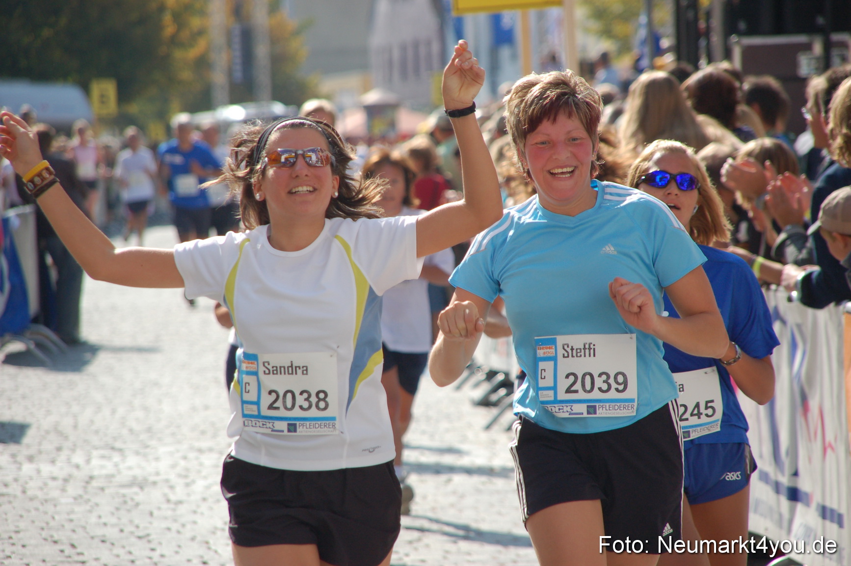 0105 Zieleinlauf Rathaus Neumarkt 160907