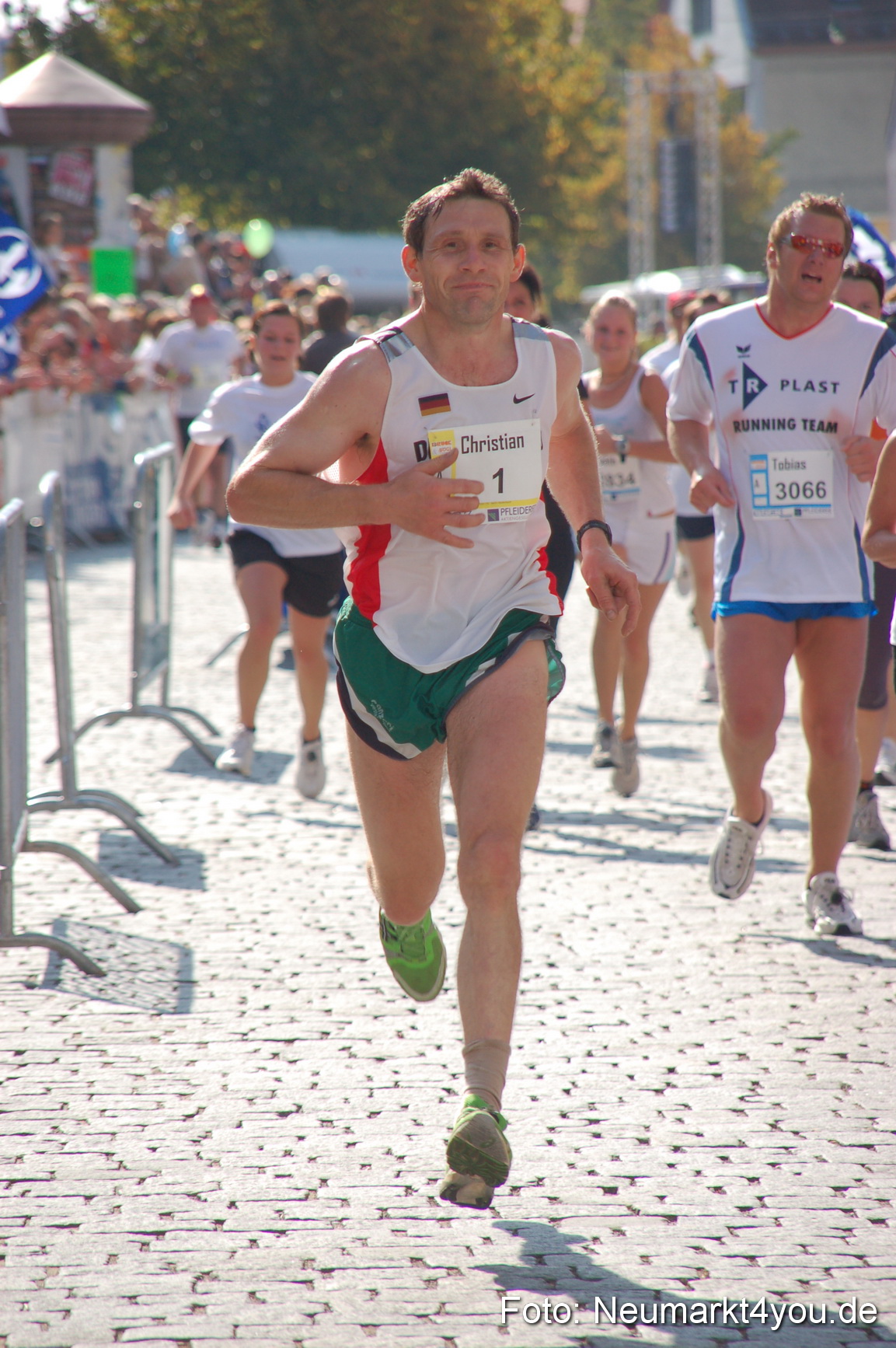 0109 Zieleinlauf Rathaus Neumarkt 160907