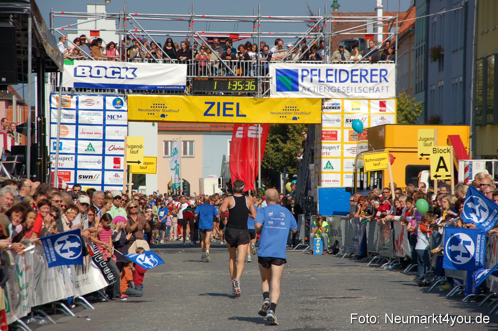 0130 Zieleinlauf Rathaus Neumarkt 160907