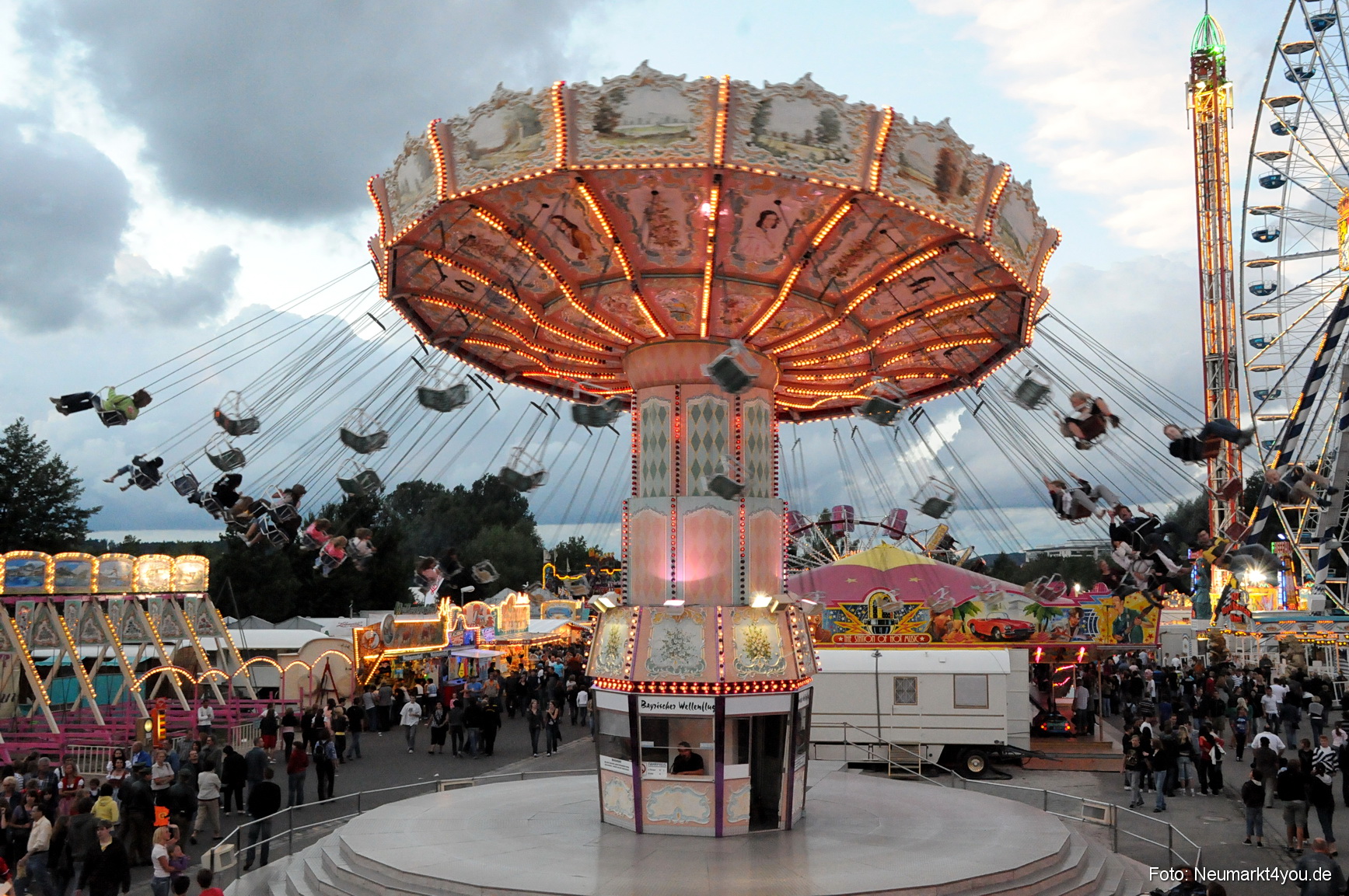 0029 Volksfest Neumarkt 2008