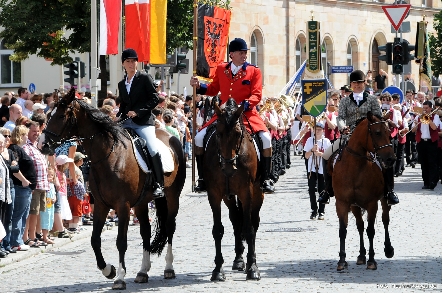 0021 Volksfestzug Neumarkt 100808