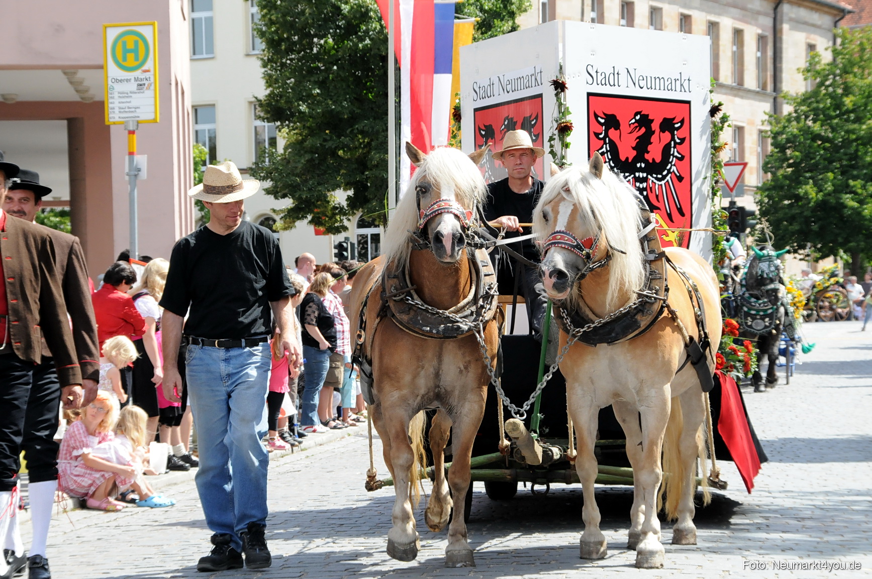 0024 Volksfestzug Neumarkt 100808