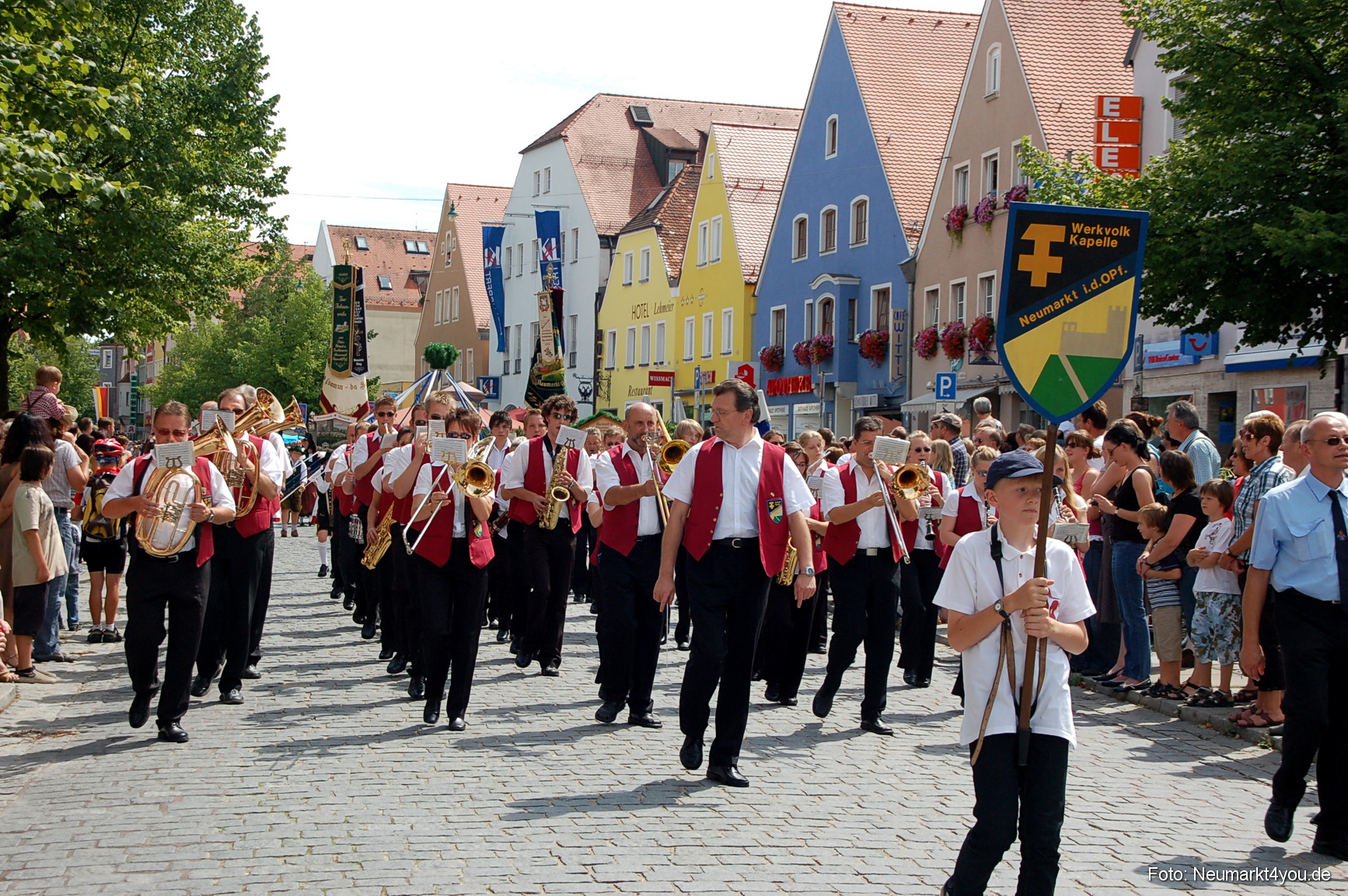 0031 Volksfestzug Neumarkt 100808