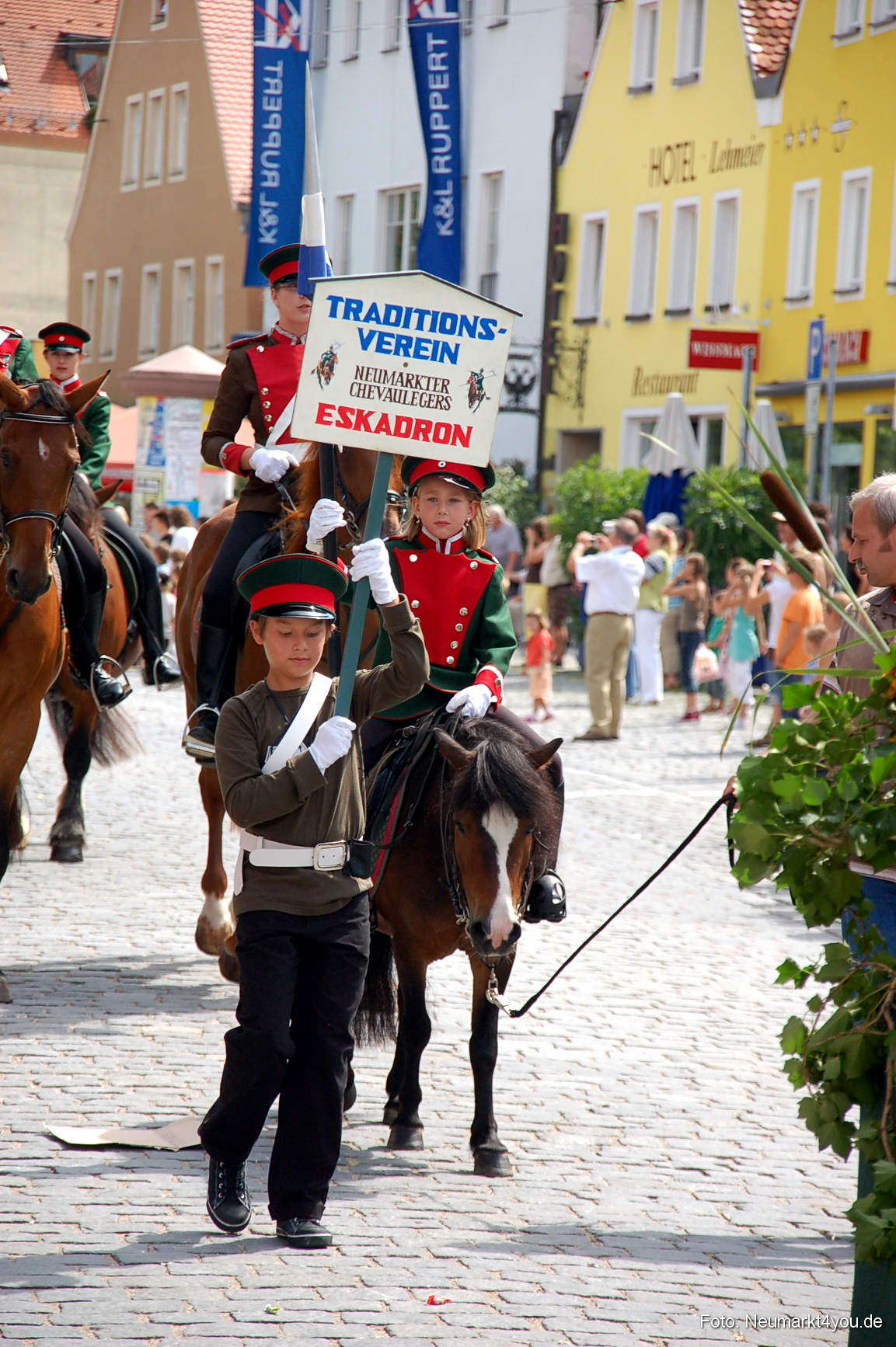 0051 Volksfestzug Neumarkt 100808