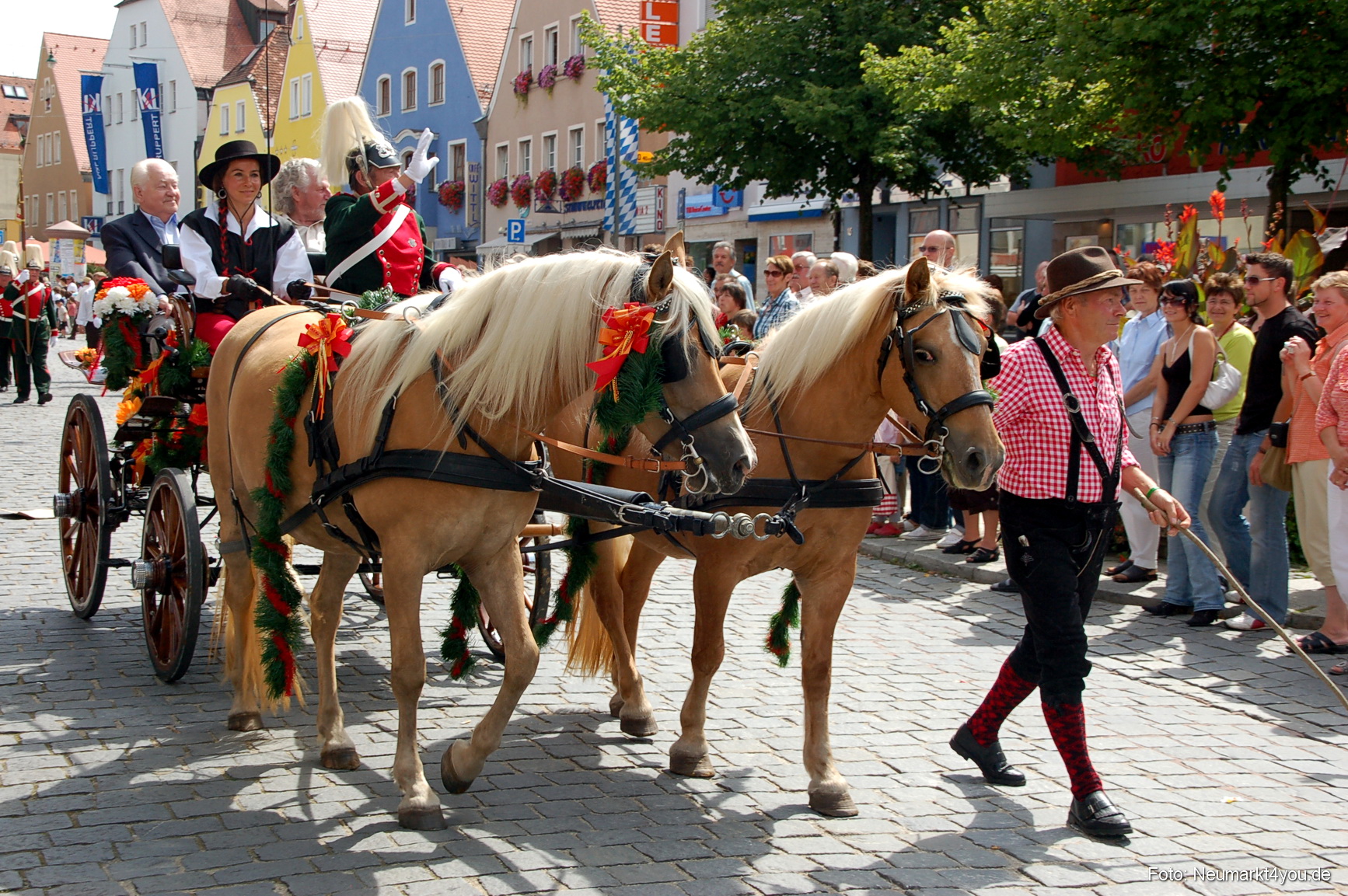 0055 Volksfestzug Neumarkt 100808