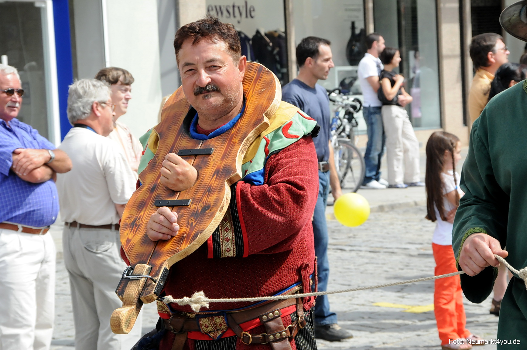 0072 Volksfestzug Neumarkt 100808