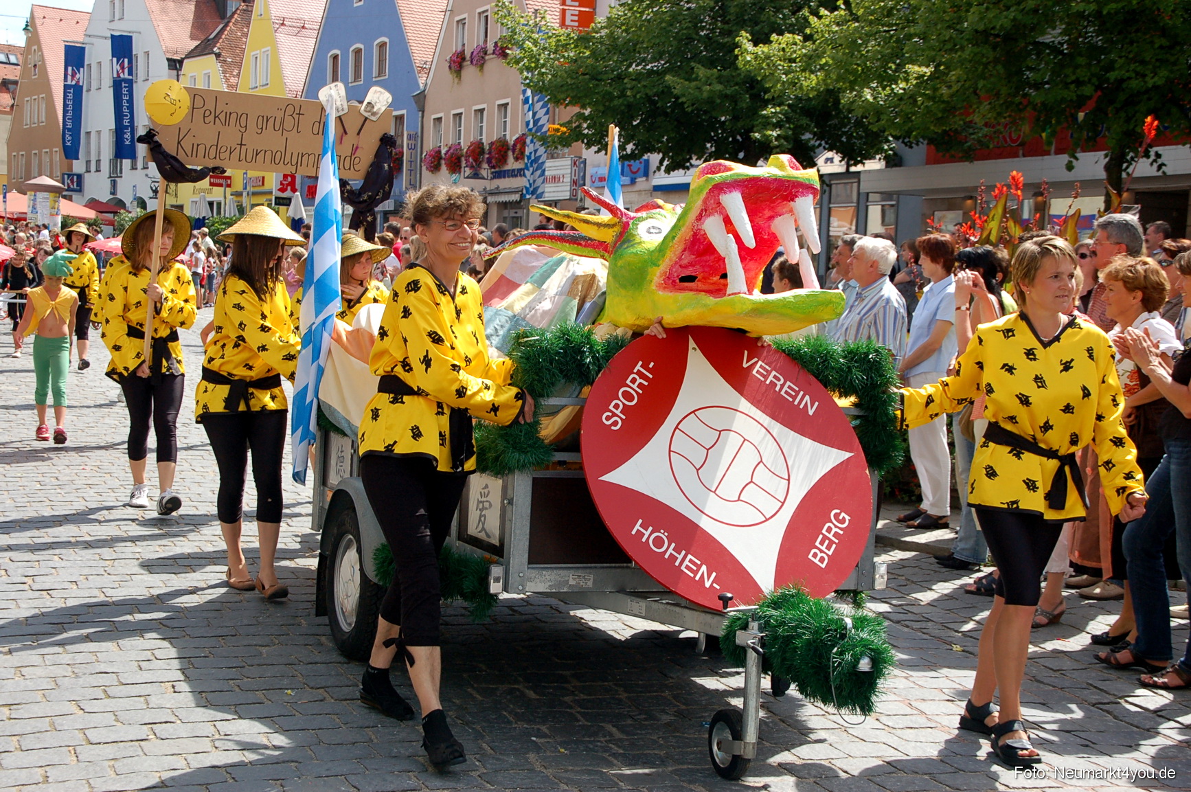 0126 Volksfestzug Neumarkt 100808