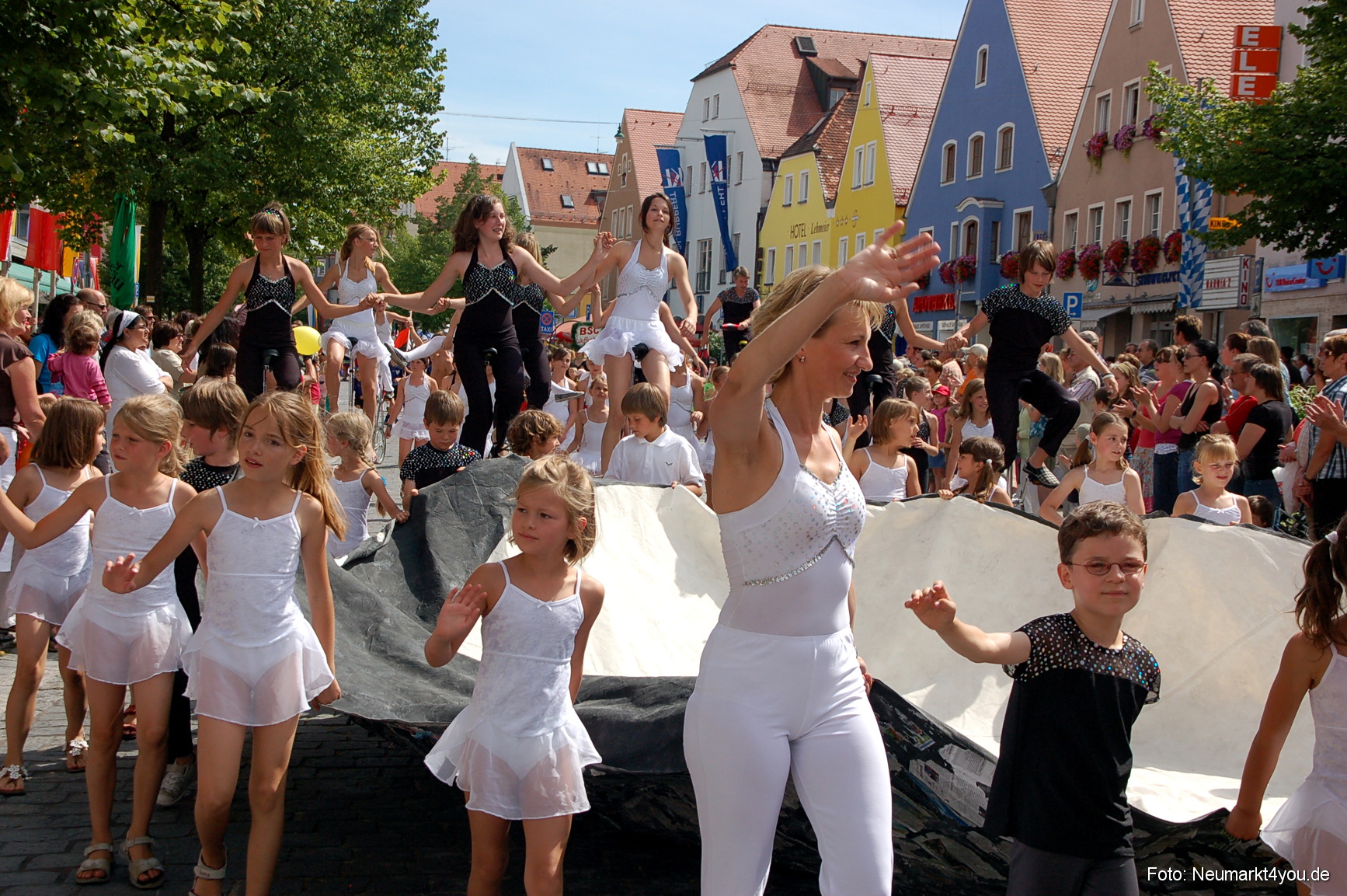 0144 Volksfestzug Neumarkt 100808