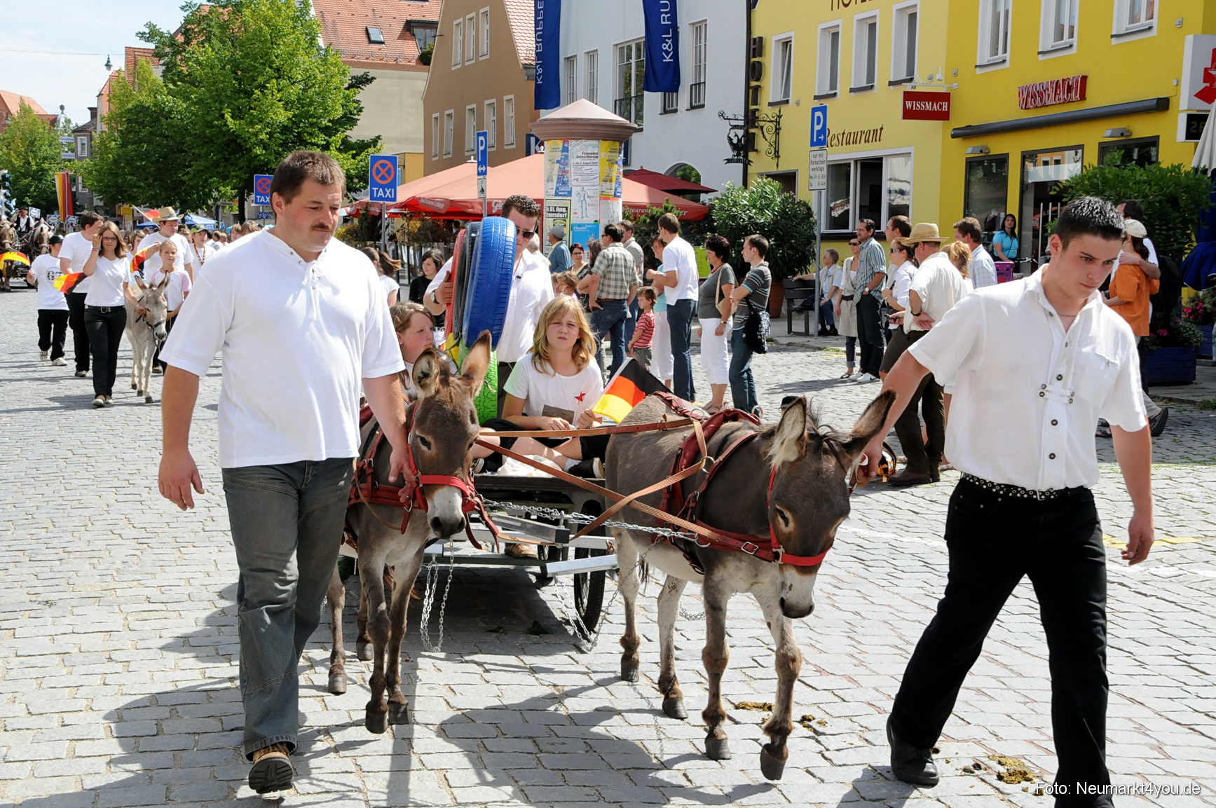 0150 Volksfestzug Neumarkt 100808