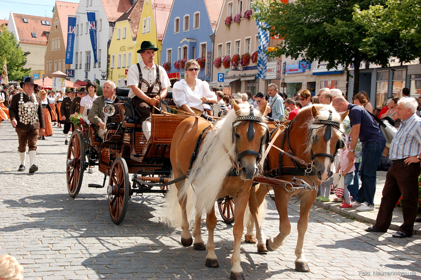0200 Volksfestzug Neumarkt 100808