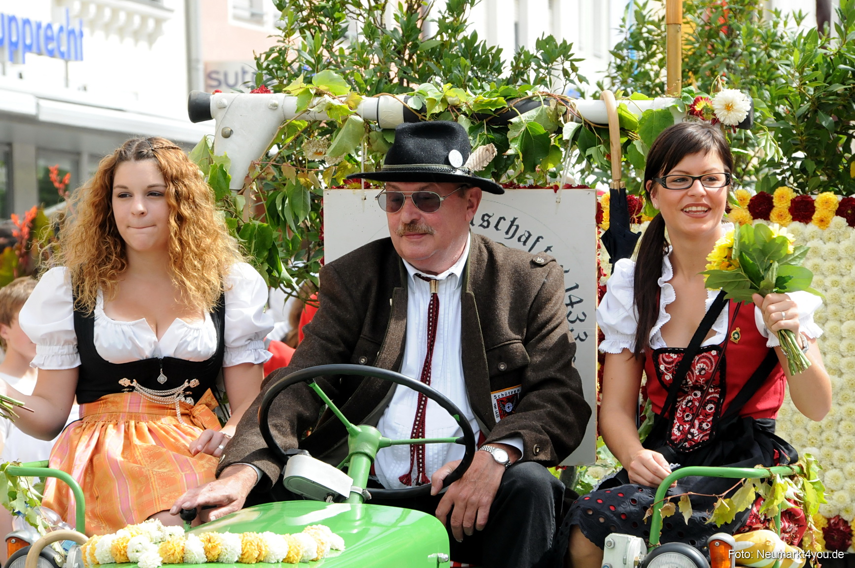 0201 Volksfestzug Neumarkt 100808