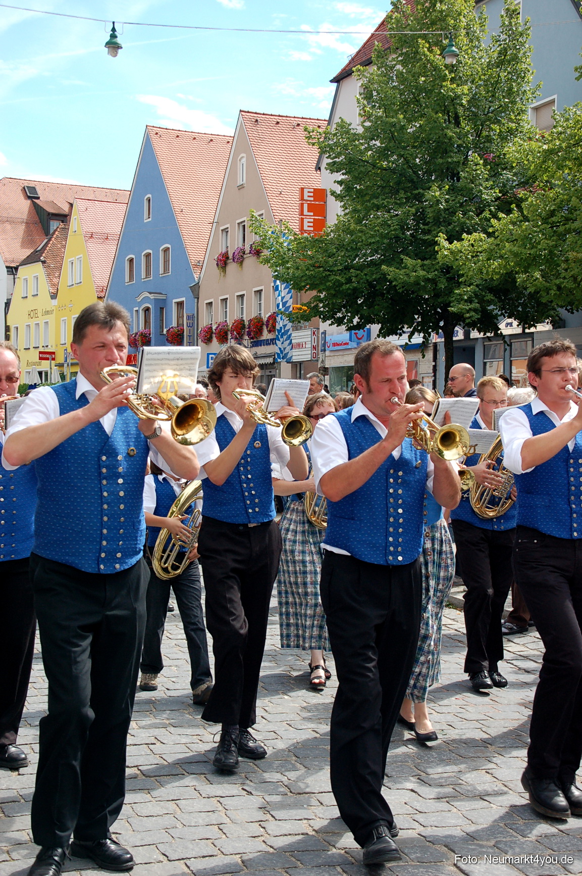 0207 Volksfestzug Neumarkt 100808