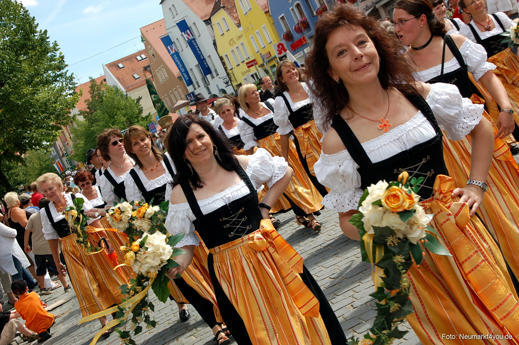 0211 Volksfestzug Neumarkt 100808