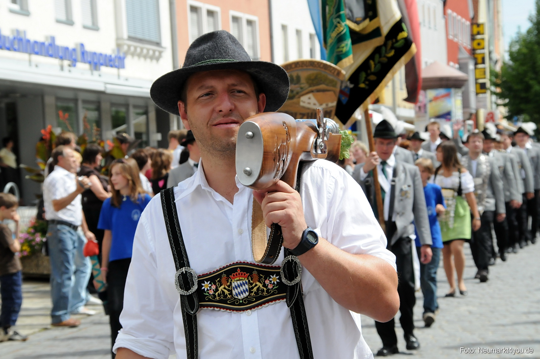 0216 Volksfestzug Neumarkt 100808