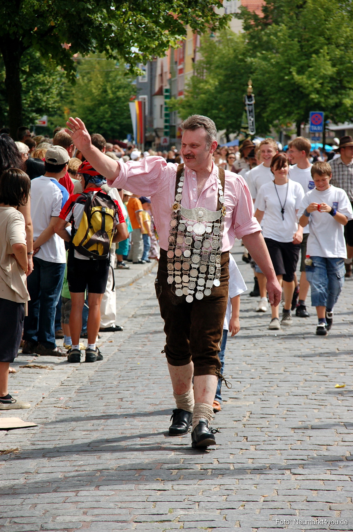 0220 Volksfestzug Neumarkt 100808