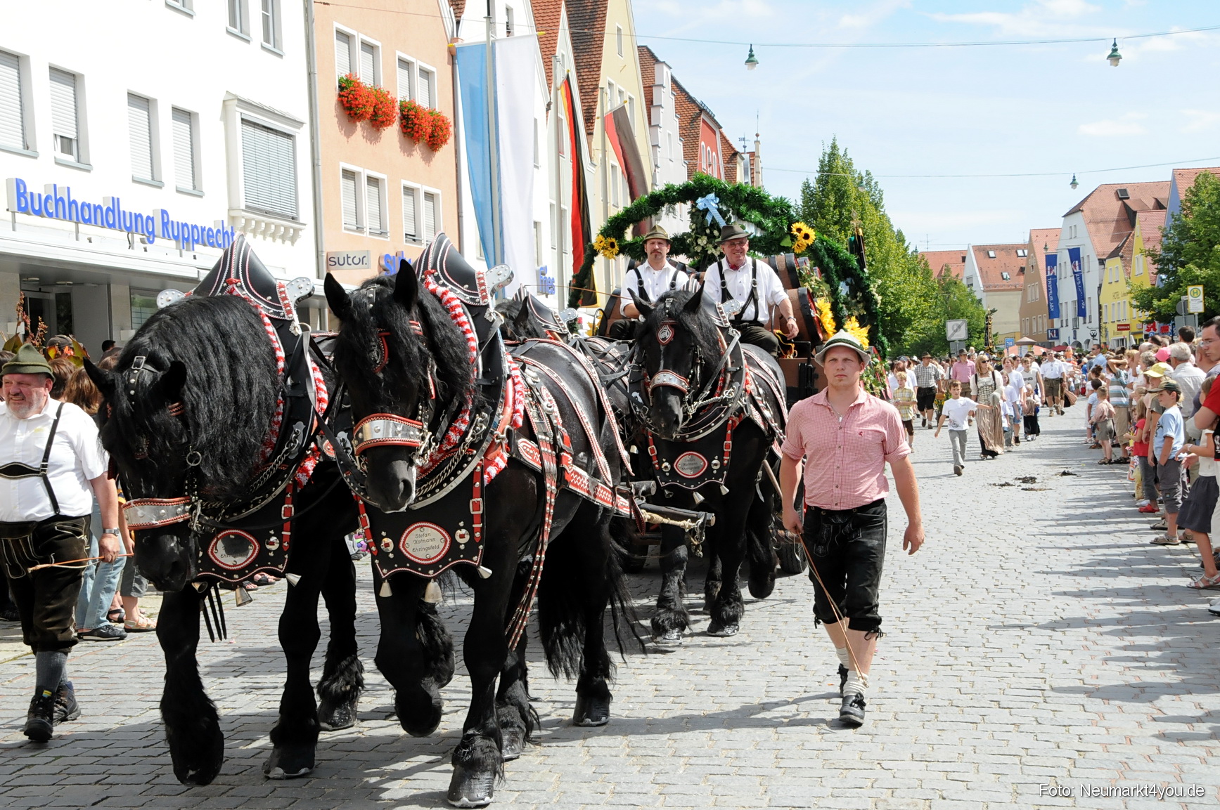 0221 Volksfestzug Neumarkt 100808