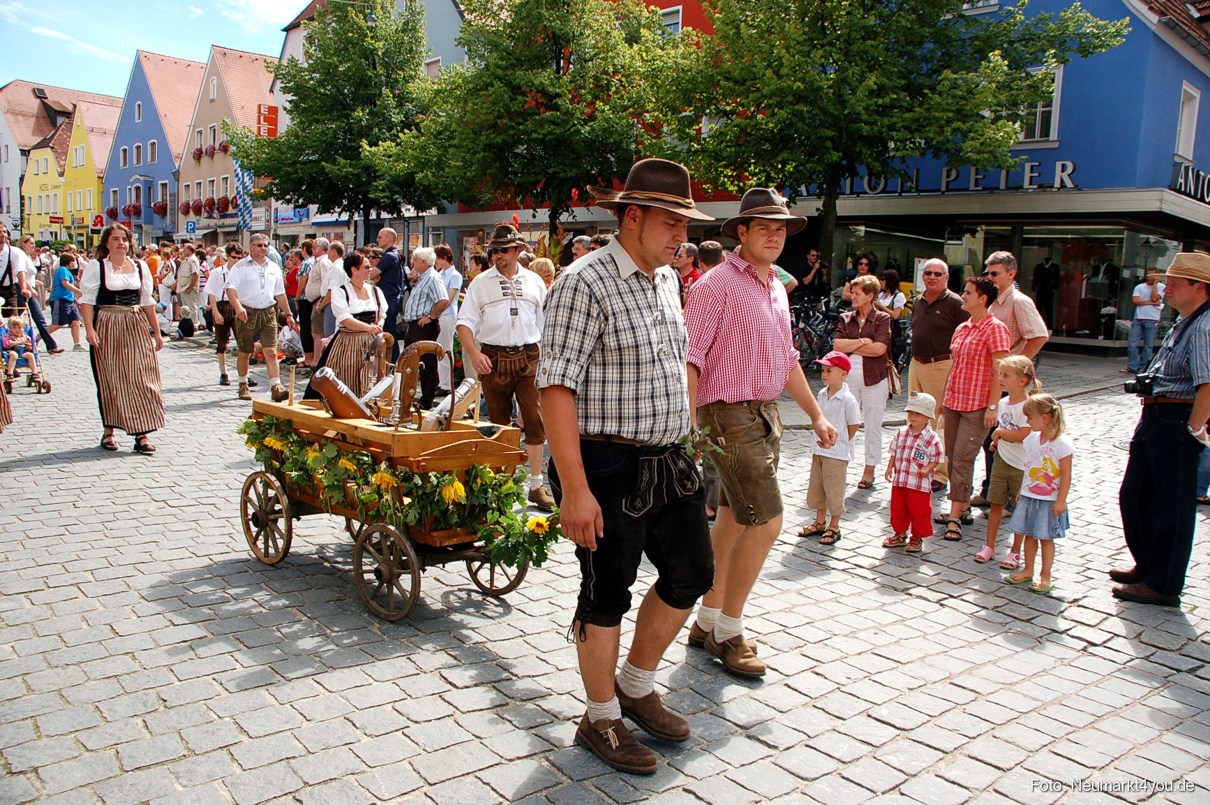 0222 Volksfestzug Neumarkt 100808