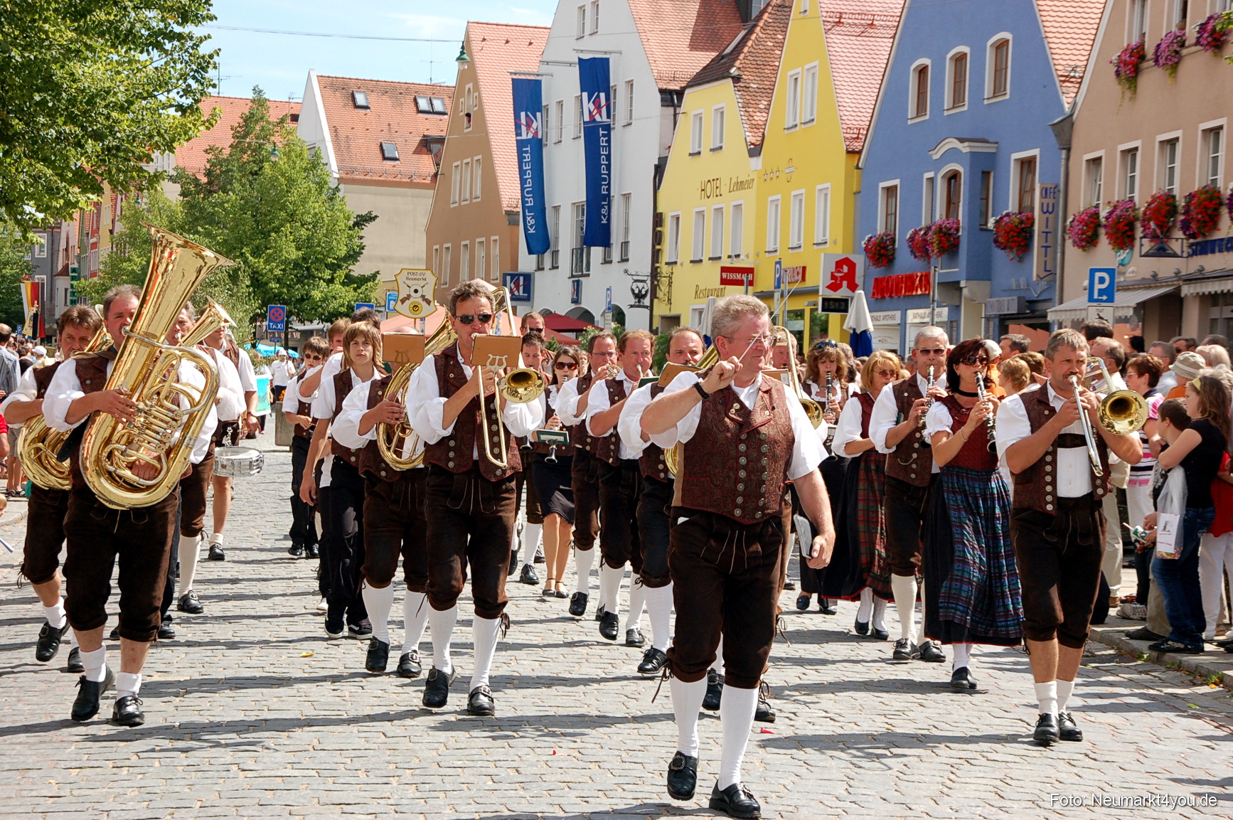 0230 Volksfestzug Neumarkt 100808