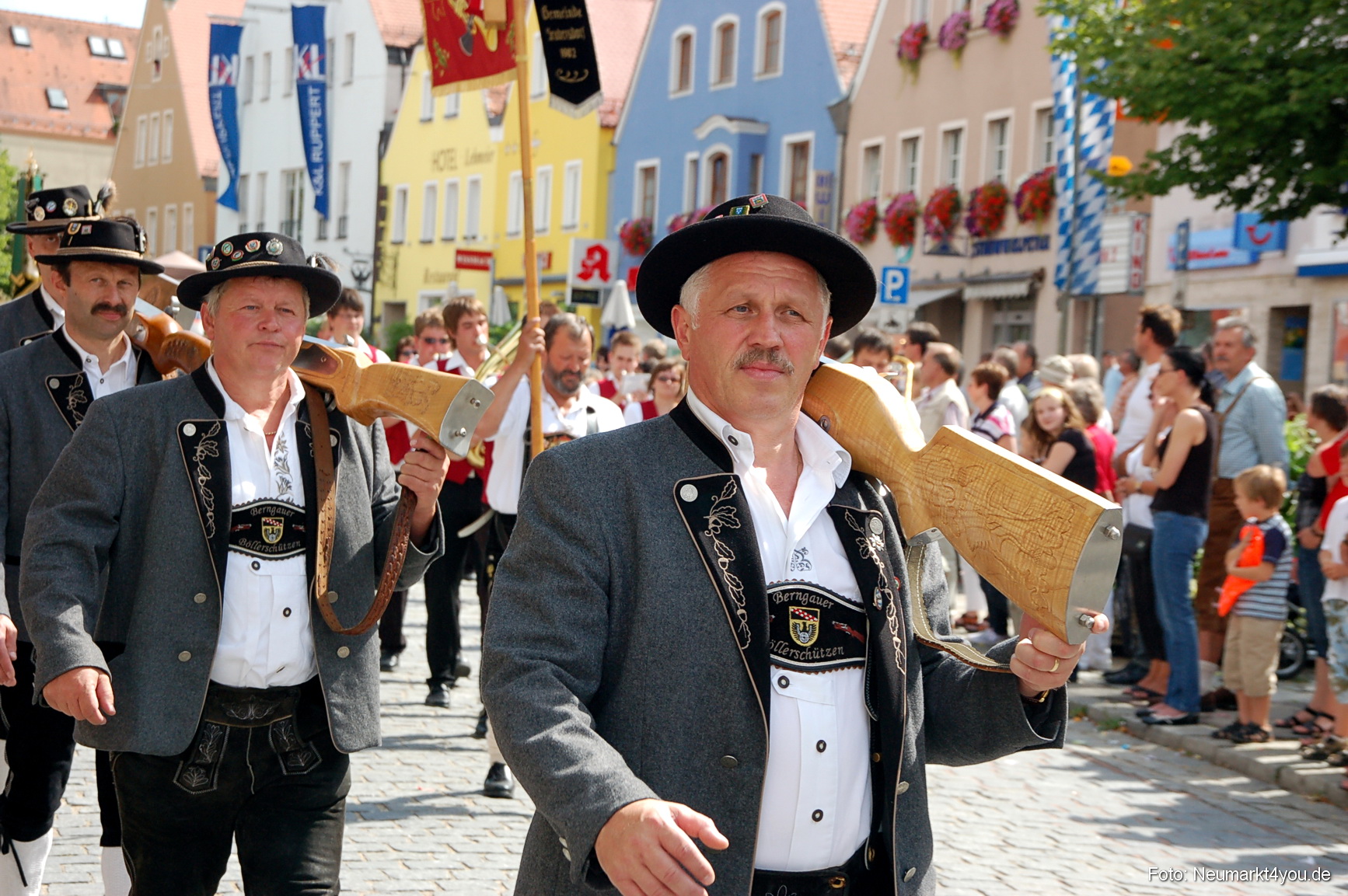 0235 Volksfestzug Neumarkt 100808