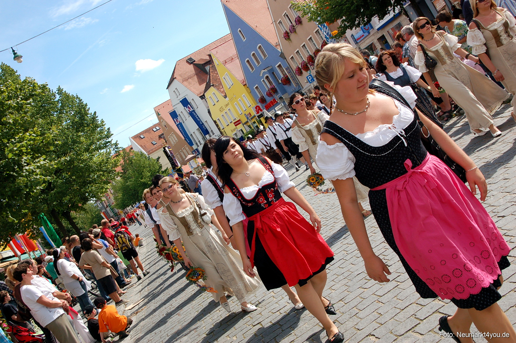 0240 Volksfestzug Neumarkt 100808