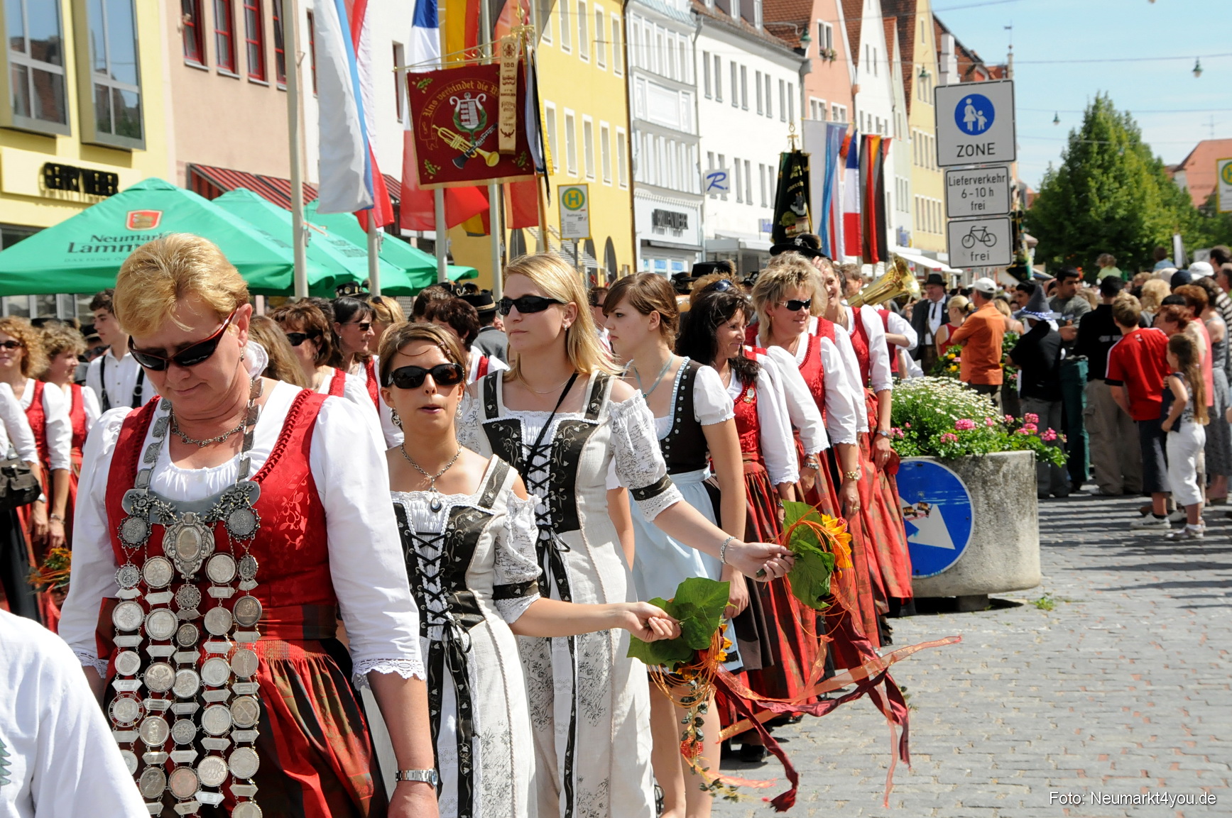 0241 Volksfestzug Neumarkt 100808