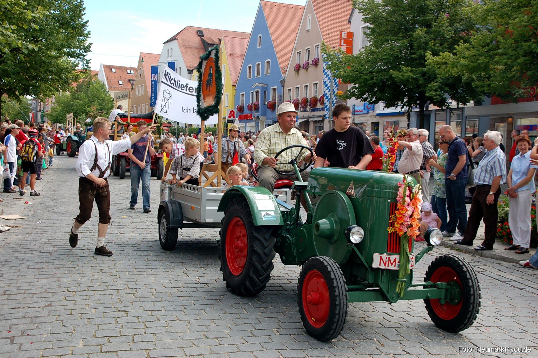 0300 Volksfestzug Neumarkt 100808