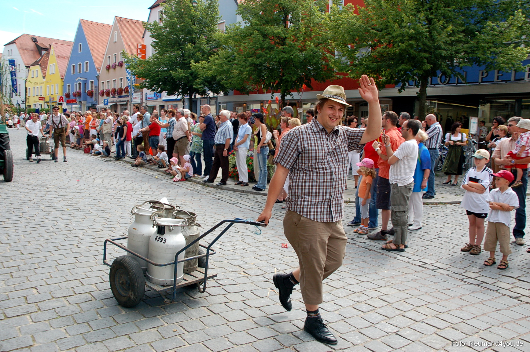 0304 Volksfestzug Neumarkt 100808