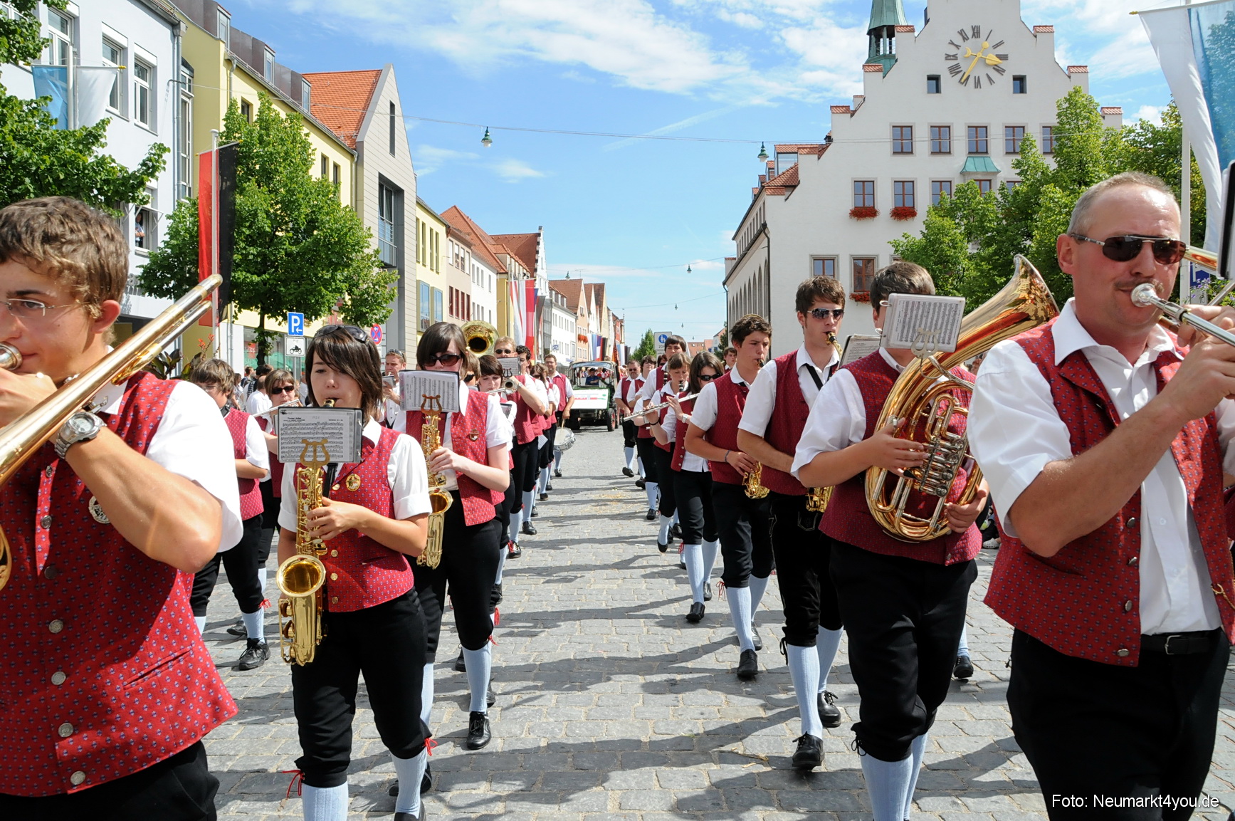 0321 Volksfestzug Neumarkt 100808