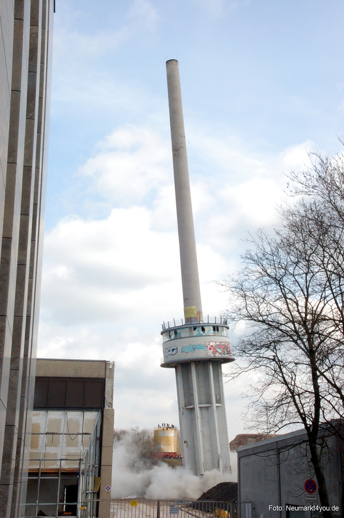 0051 Paladin Turm Sprengung 150308