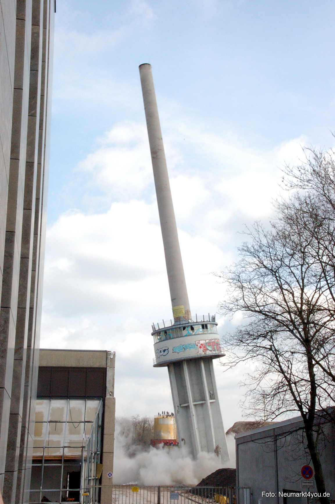 0053 Paladin Turm Sprengung 150308