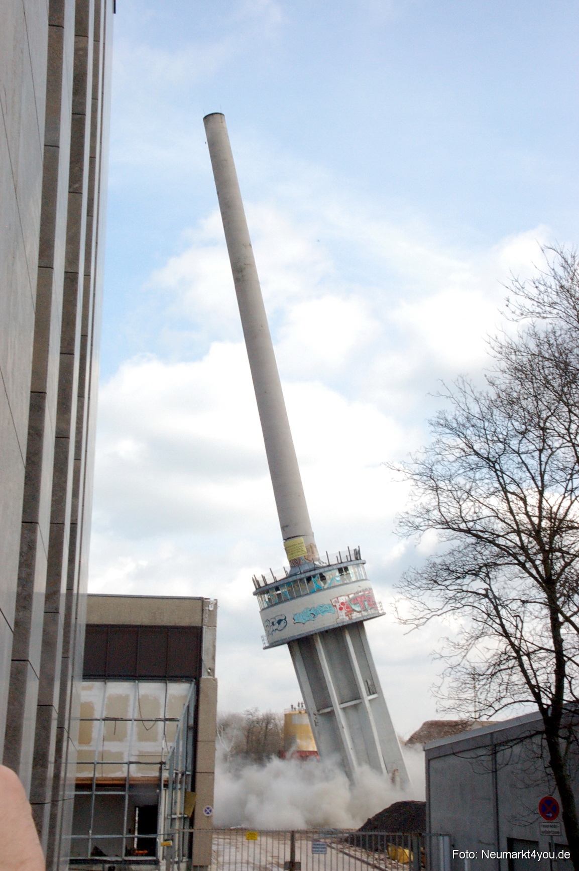 0054 Paladin Turm Sprengung 150308