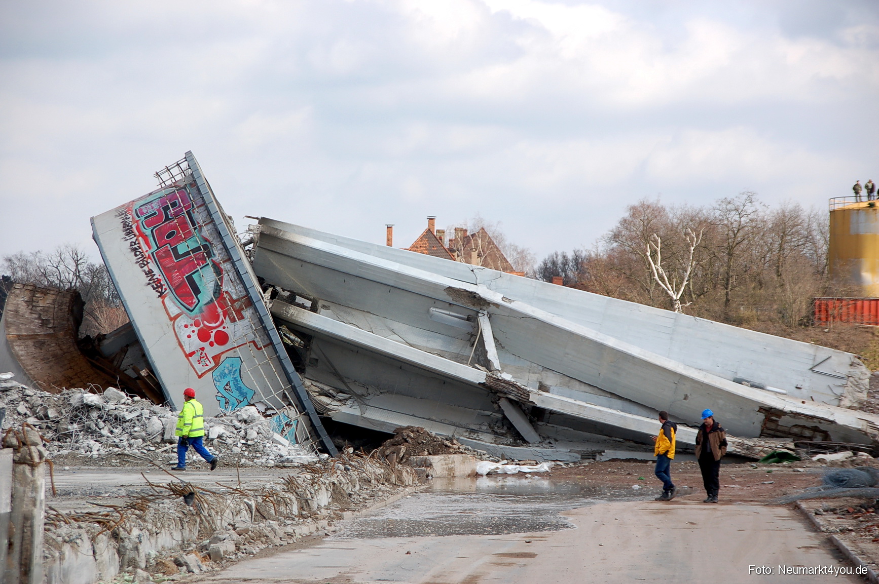 0057 Paladin Turm Sprengung 150308