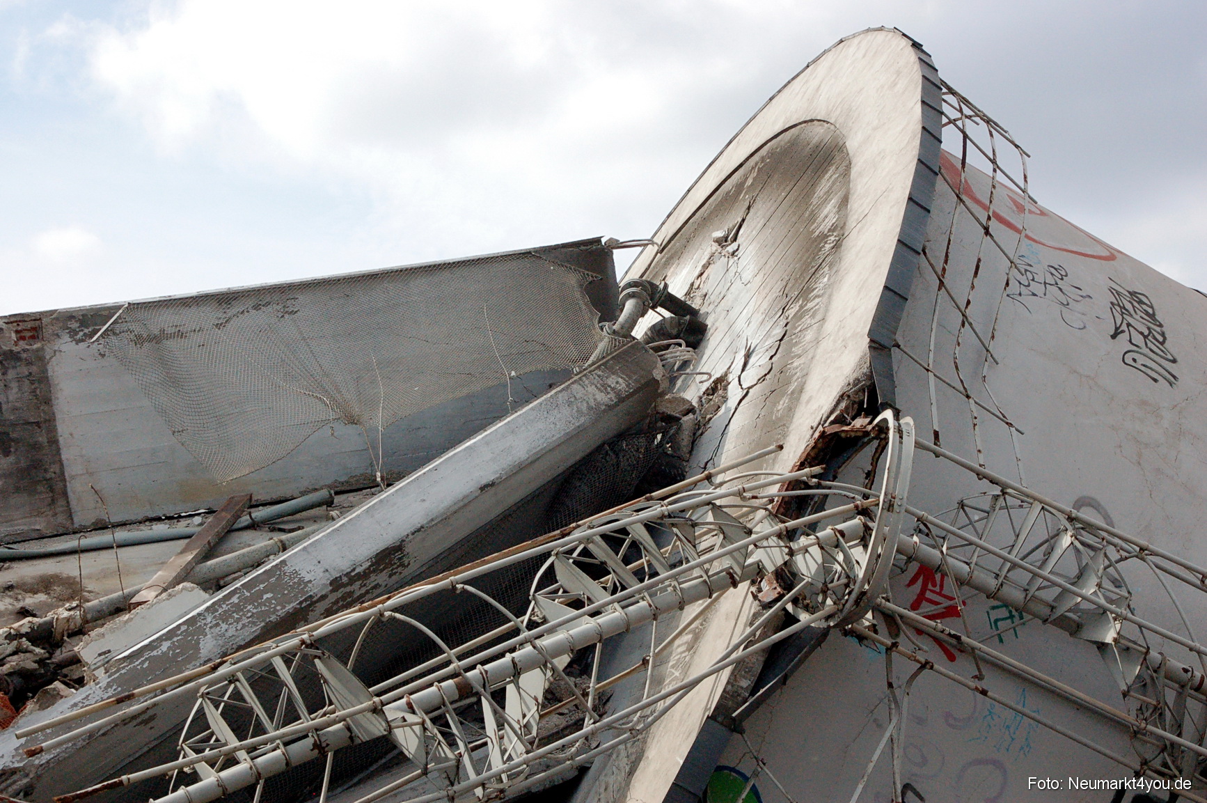 0065 Paladin Turm Sprengung 150308