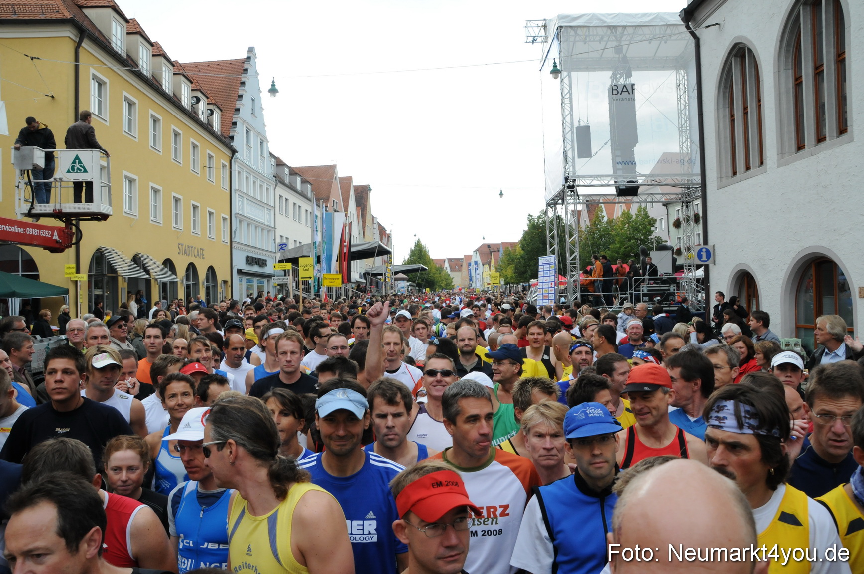 0019 Startbereich Stadtlauf Neumarkt 2008