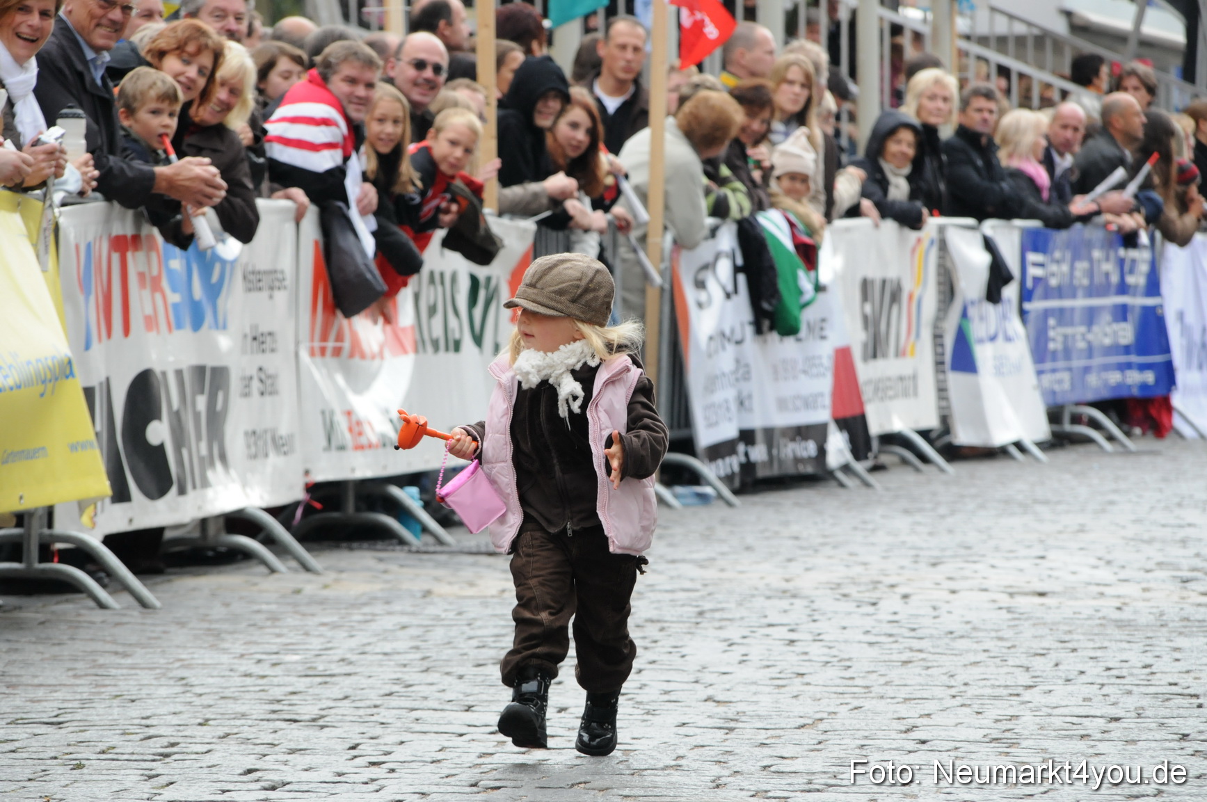 0001 Zieleinlauf Stadtlauf Neumarkt 2008