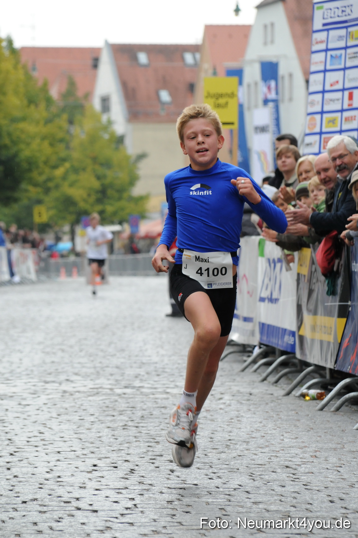 0002 Zieleinlauf Stadtlauf Neumarkt 2008