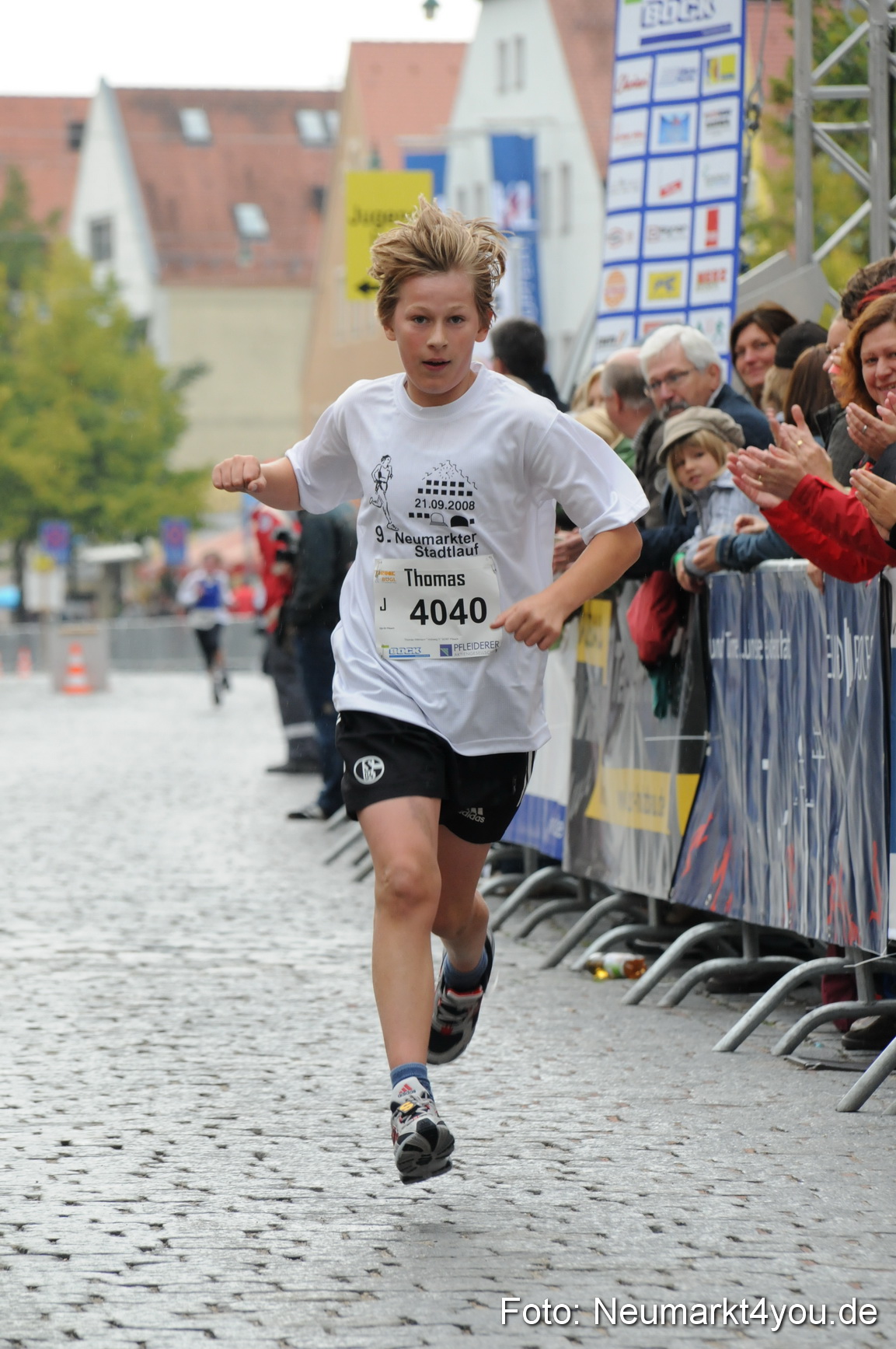 0003 Zieleinlauf Stadtlauf Neumarkt 2008