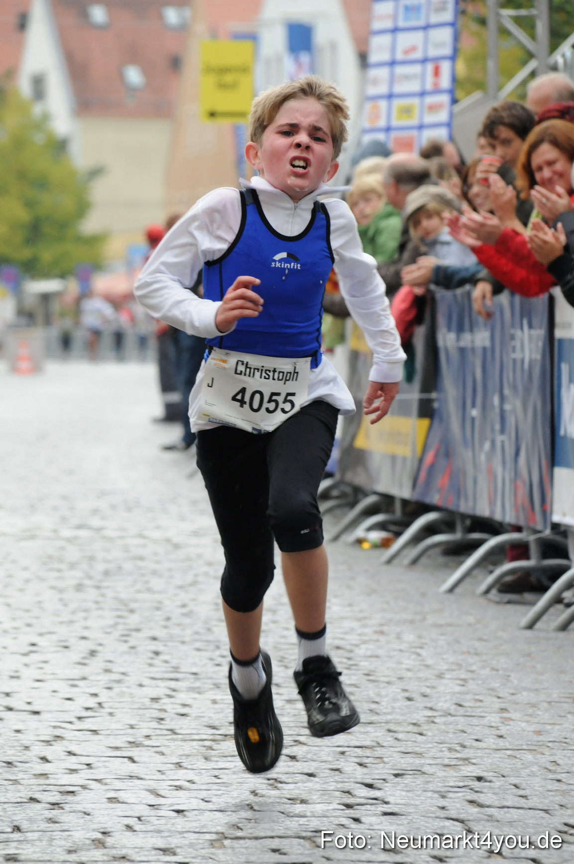 0004 Zieleinlauf Stadtlauf Neumarkt 2008
