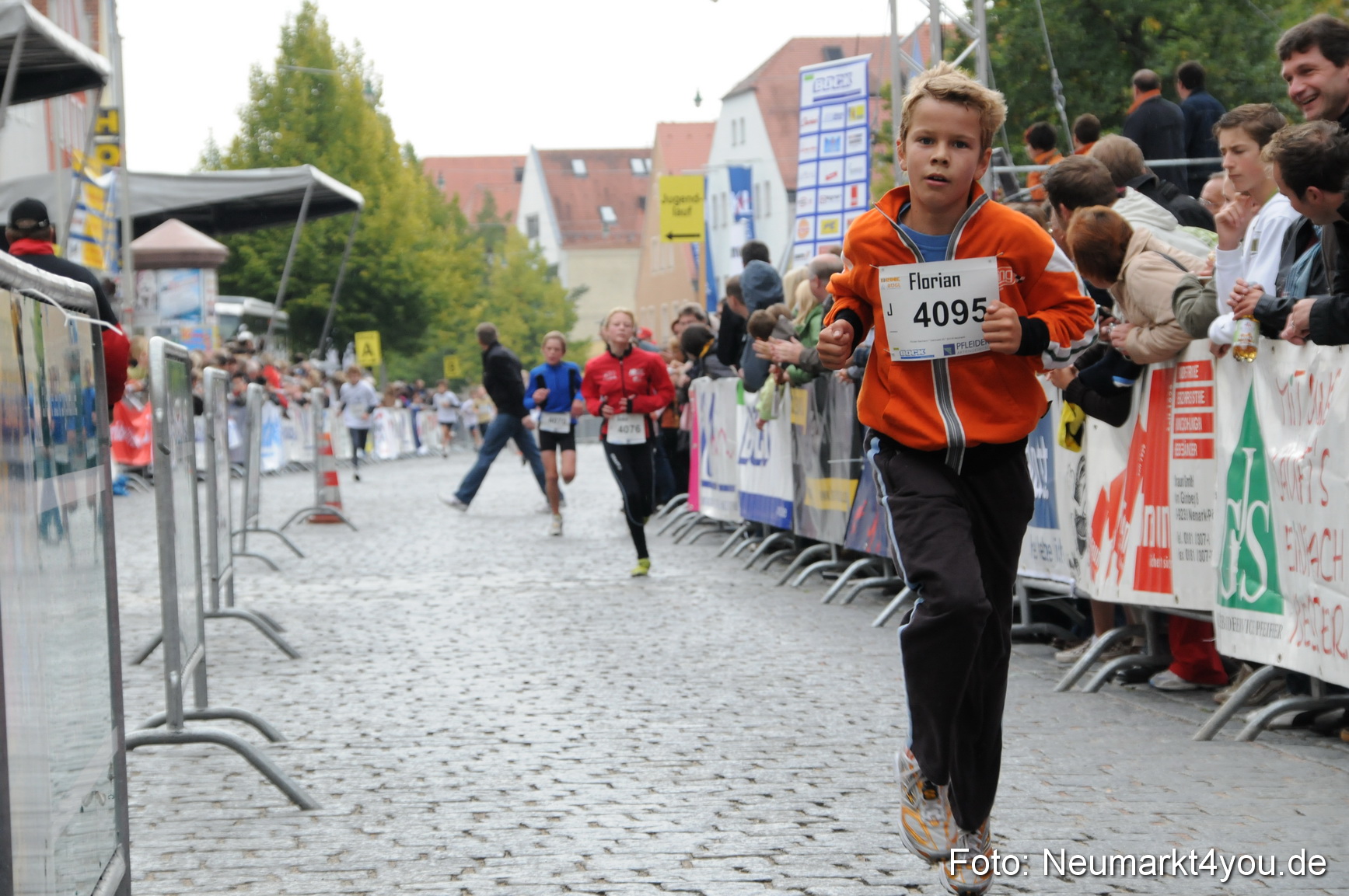 0006 Zieleinlauf Stadtlauf Neumarkt 2008