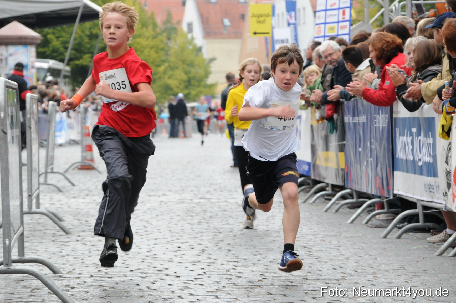 0009 Zieleinlauf Stadtlauf Neumarkt 2008