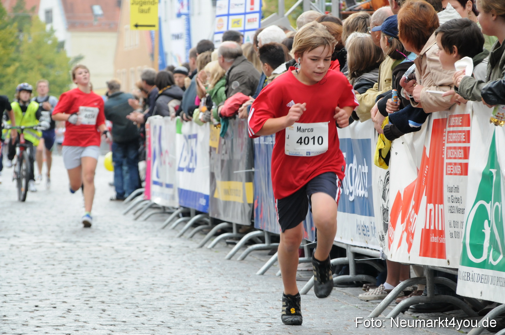 0010 Zieleinlauf Stadtlauf Neumarkt 2008