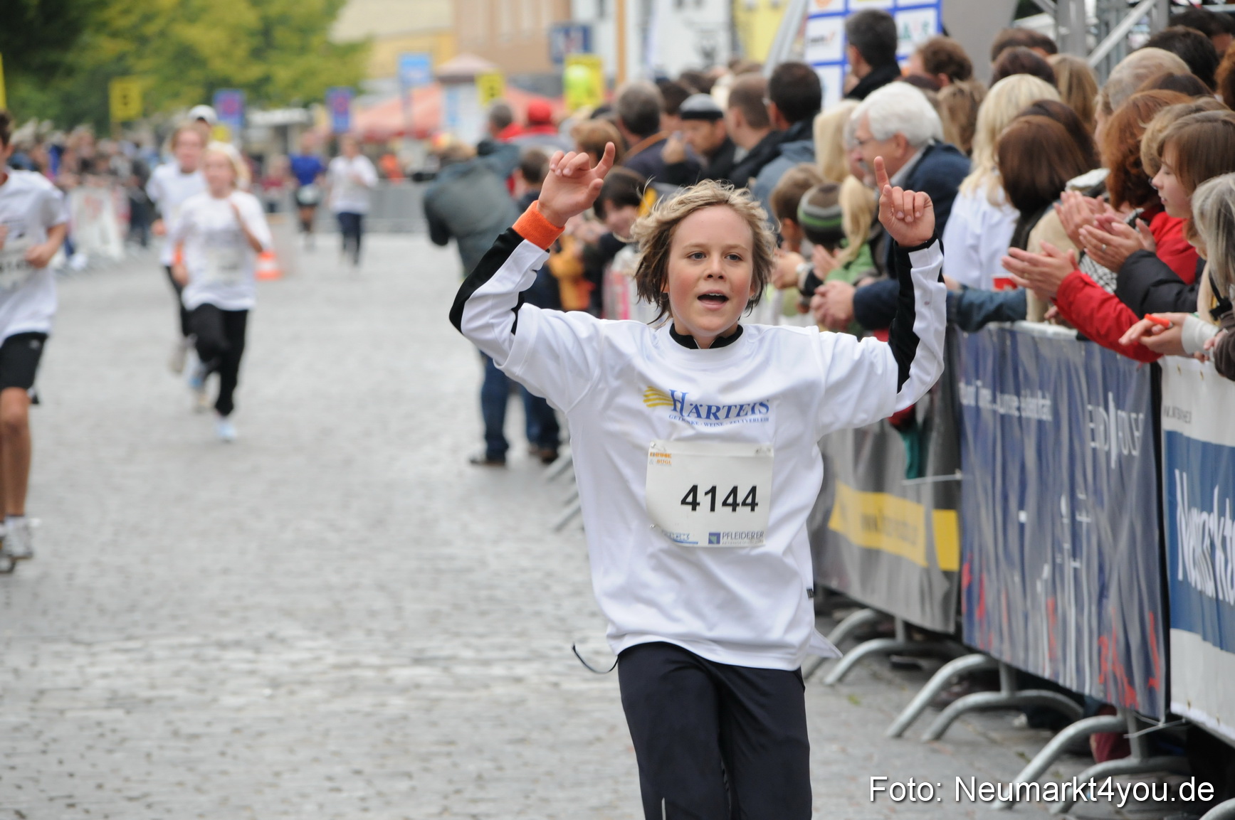 0016 Zieleinlauf Stadtlauf Neumarkt 2008
