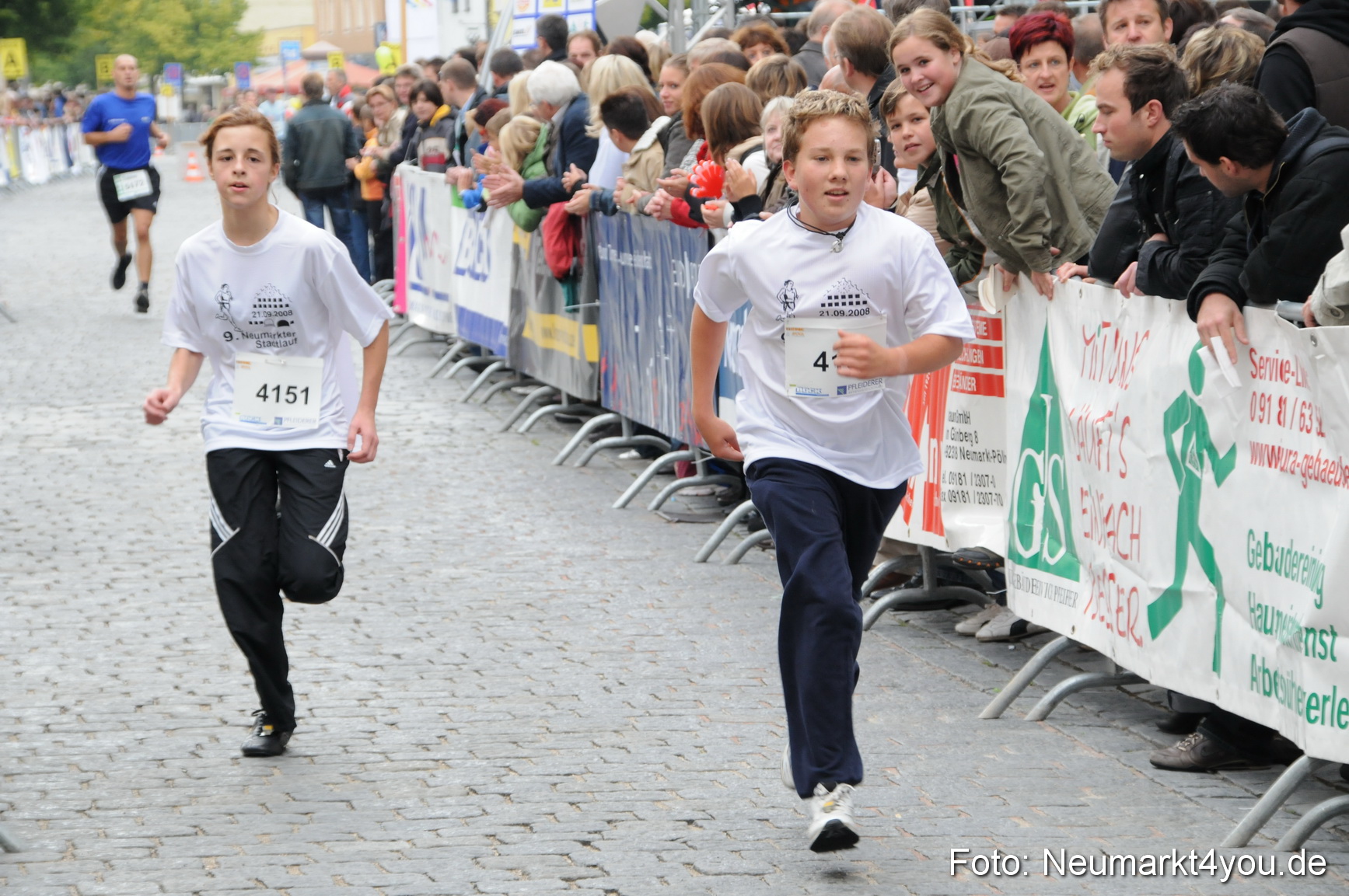 0017 Zieleinlauf Stadtlauf Neumarkt 2008